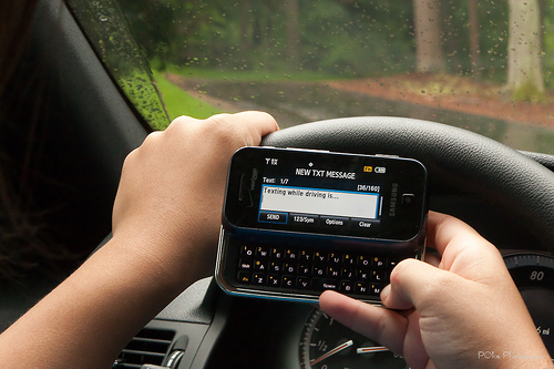 Text_Messaging_While_Driving.jpg
