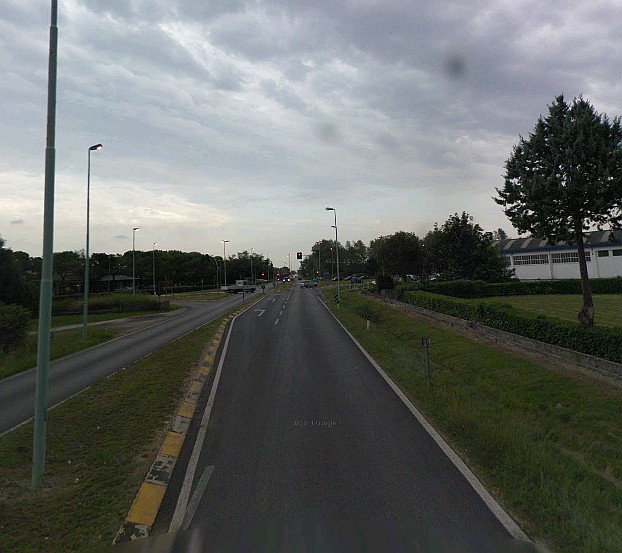 Thirteen-Foot Non-Hostile Alien reveals itself to Italian soldier and motorists