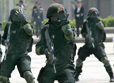 German elite are discussing various scenarios involving the use of force to ensure control over Greece