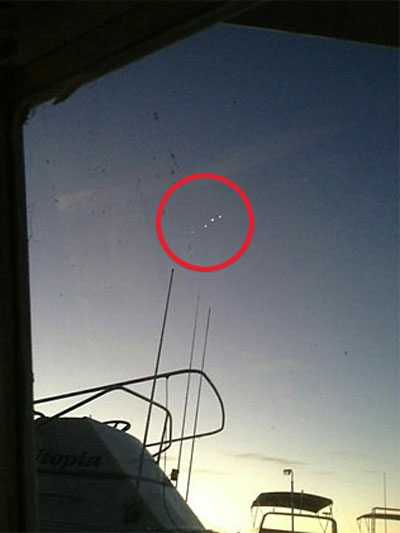 Four UFOs Photographed In Sydney..