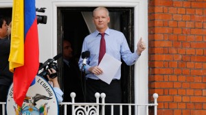 assange-sues-military-manning-secrecy-.si