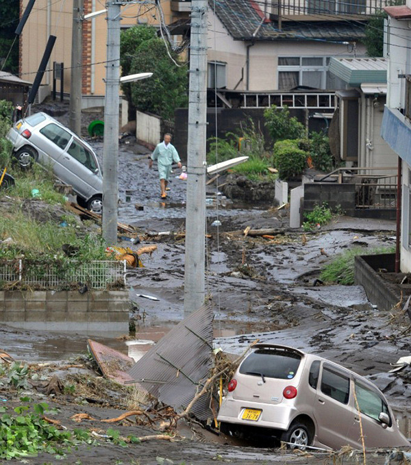 Japan hit by record rains: 10 killed, 20 missing, 50,000 evacuated