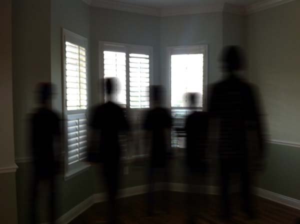 “The Mysterious Phenomenon of ‘Shadow People'”