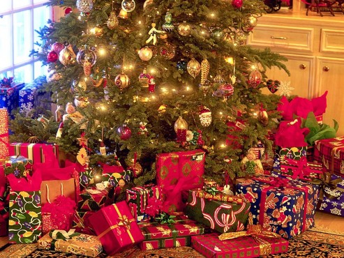 stxmco001christmas_tree_and_presents1